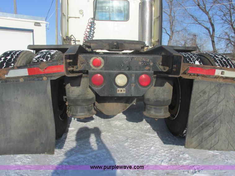 image for item E5248 2000 Freightliner Century Class semi truck