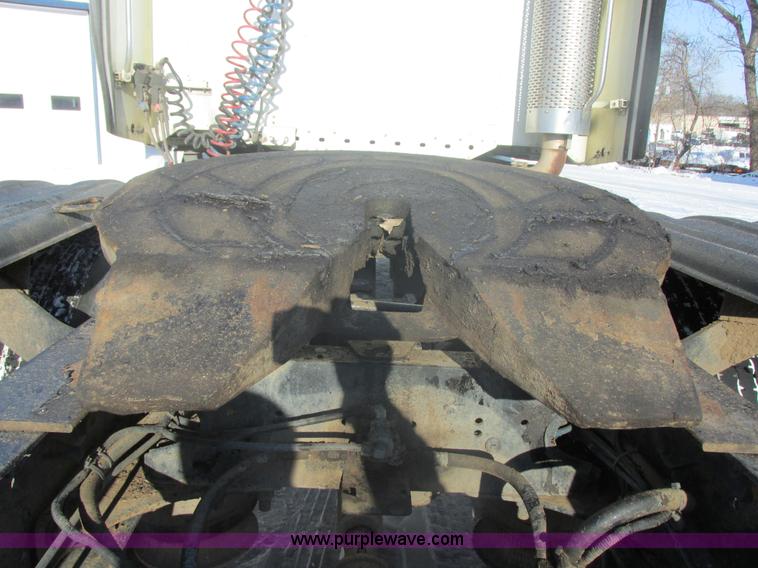 image for item E5248 2000 Freightliner Century Class semi truck