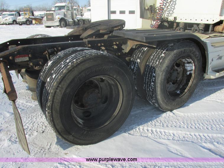 image for item E5248 2000 Freightliner Century Class semi truck