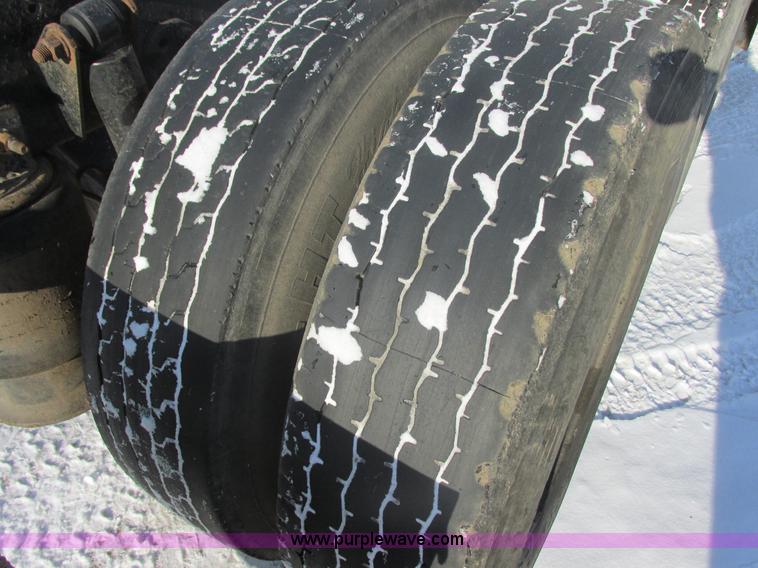 image for item E5248 2000 Freightliner Century Class semi truck