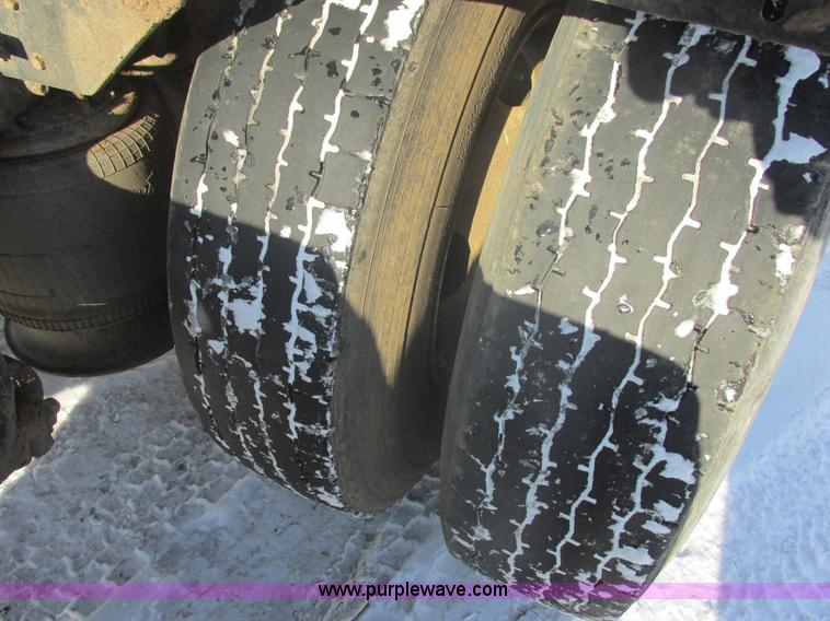 image for item E5248 2000 Freightliner Century Class semi truck