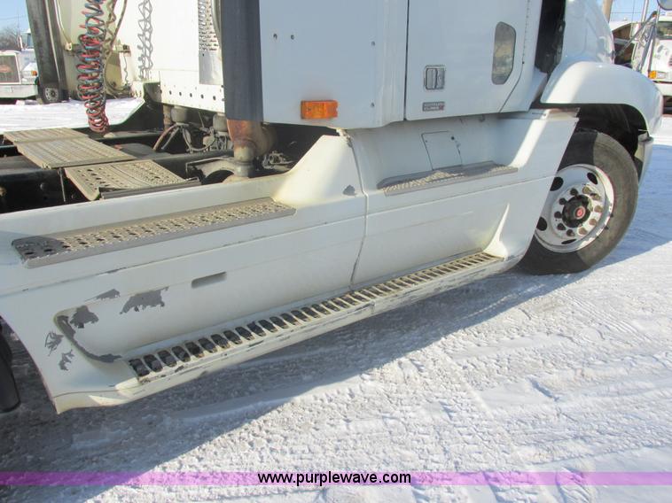 image for item E5248 2000 Freightliner Century Class semi truck