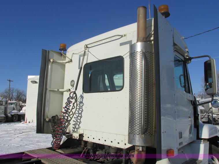 image for item E5248 2000 Freightliner Century Class semi truck