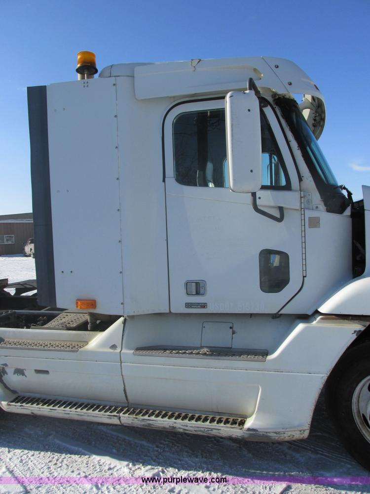 image for item E5248 2000 Freightliner Century Class semi truck