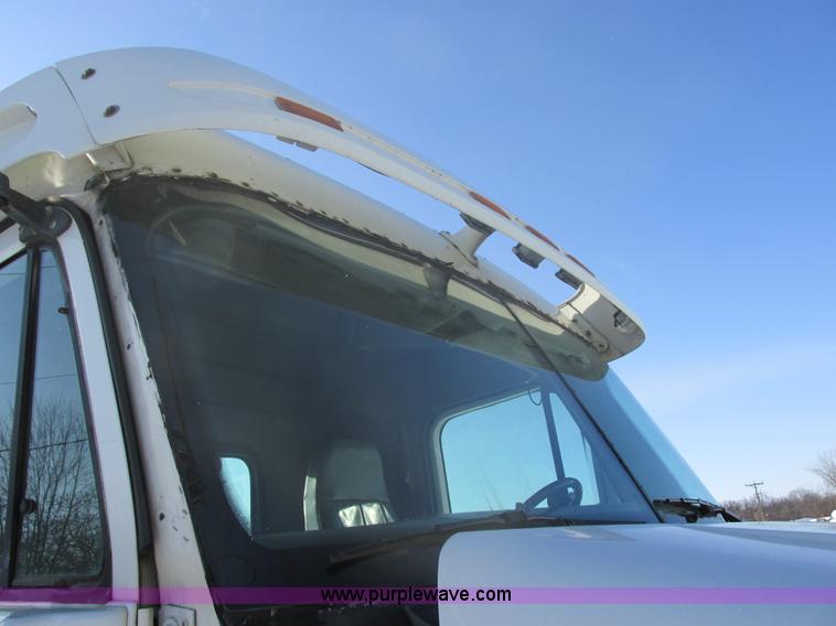 image for item E5248 2000 Freightliner Century Class semi truck