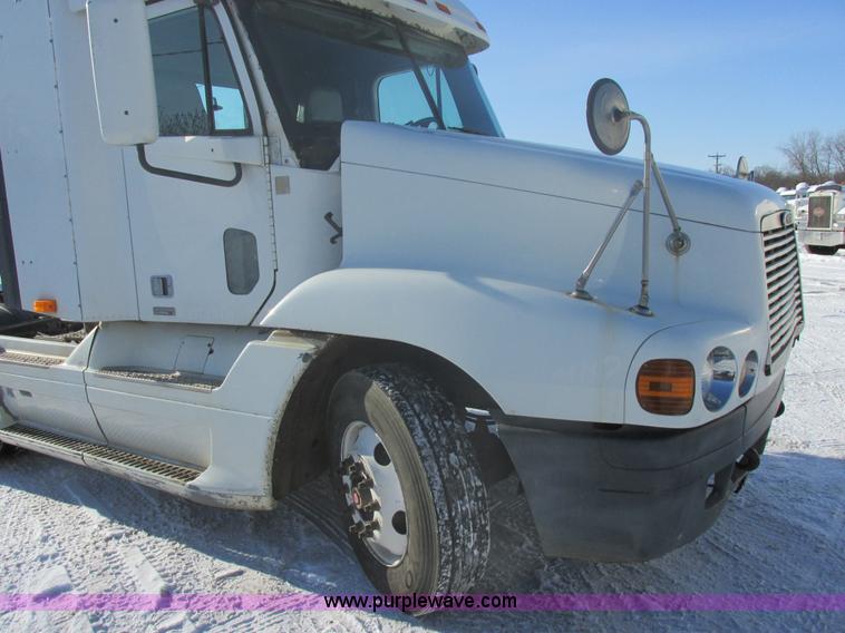 image for item E5248 2000 Freightliner Century Class semi truck