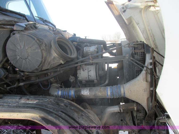 image for item E5248 2000 Freightliner Century Class semi truck