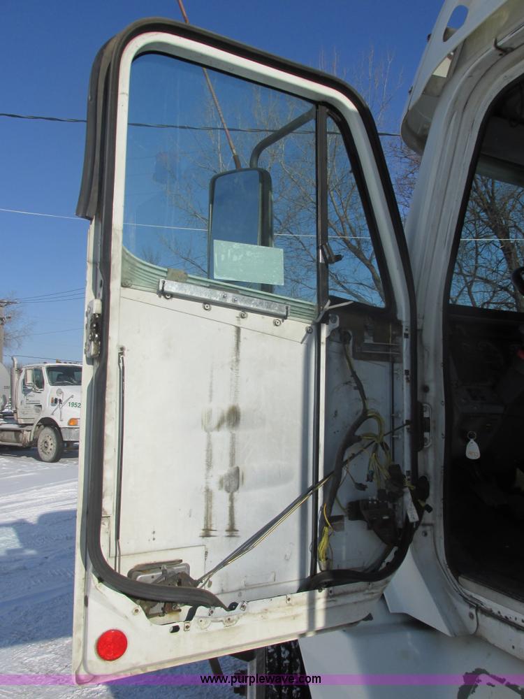 image for item E5248 2000 Freightliner Century Class semi truck