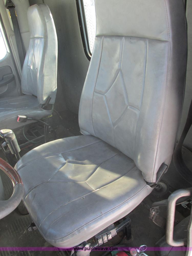 image for item E5248 2000 Freightliner Century Class semi truck