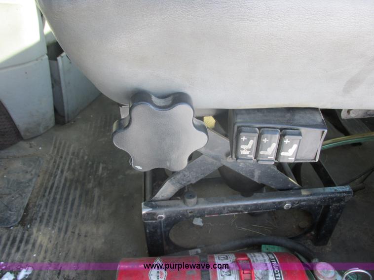 image for item E5248 2000 Freightliner Century Class semi truck