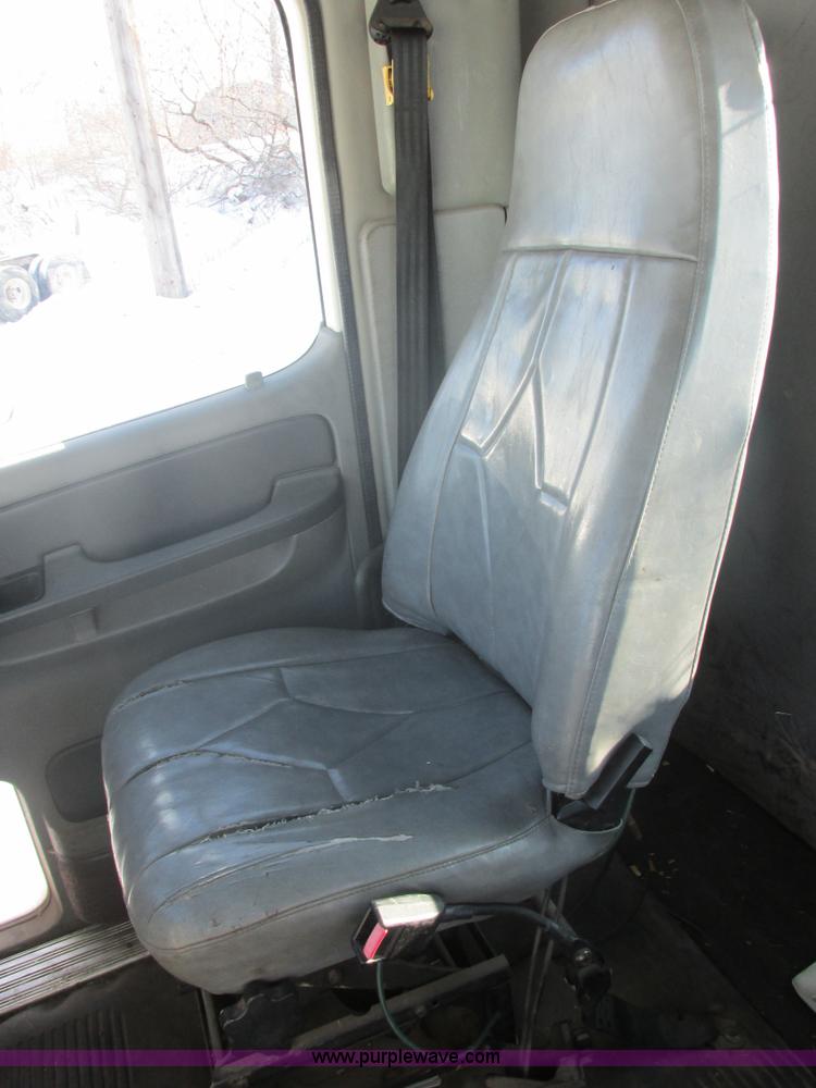 image for item E5248 2000 Freightliner Century Class semi truck