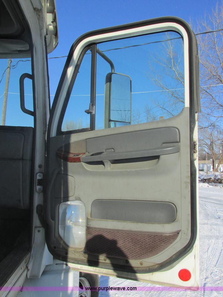 image for item E5248 2000 Freightliner Century Class semi truck