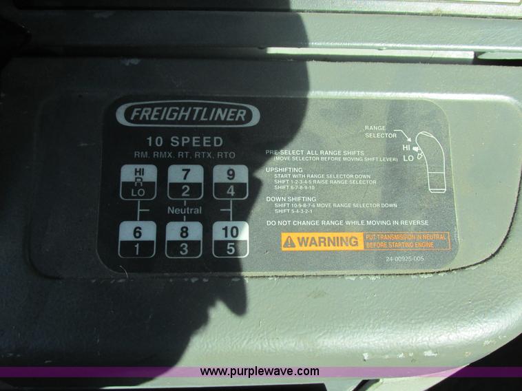 image for item E5248 2000 Freightliner Century Class semi truck