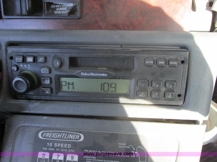 image for item E5248 2000 Freightliner Century Class semi truck