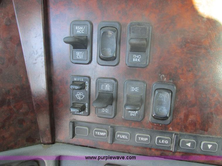 image for item E5248 2000 Freightliner Century Class semi truck