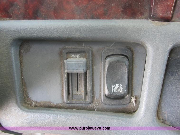 image for item E5248 2000 Freightliner Century Class semi truck