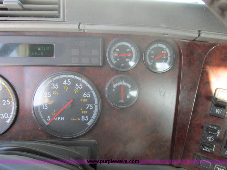 image for item E5248 2000 Freightliner Century Class semi truck