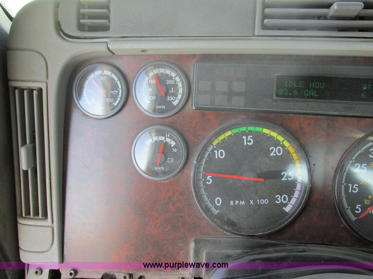 image for item E5248 2000 Freightliner Century Class semi truck