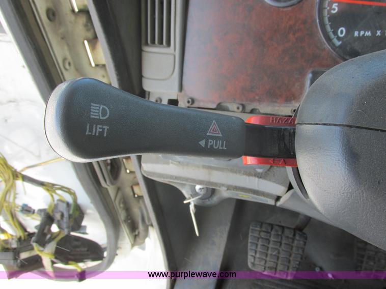 image for item E5248 2000 Freightliner Century Class semi truck