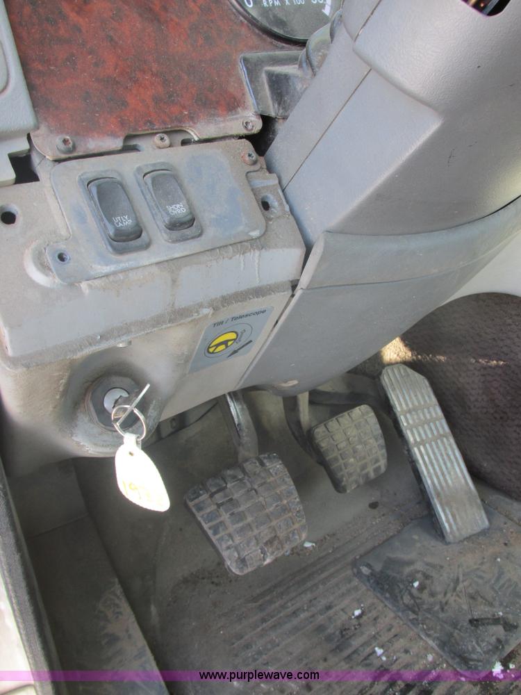 image for item E5248 2000 Freightliner Century Class semi truck