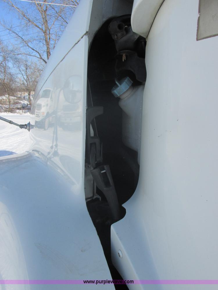 image for item E5248 2000 Freightliner Century Class semi truck