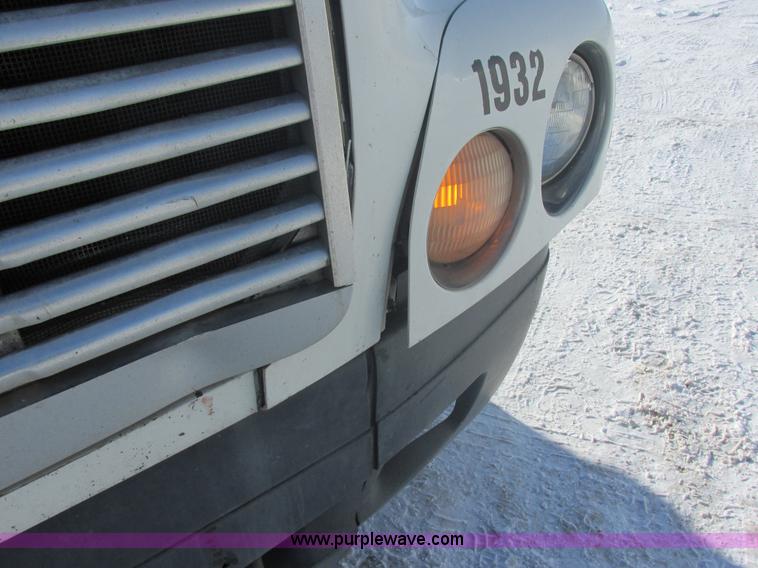 image for item E5248 2000 Freightliner Century Class semi truck