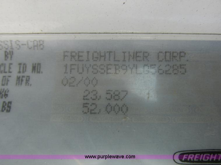 image for item E5248 2000 Freightliner Century Class semi truck