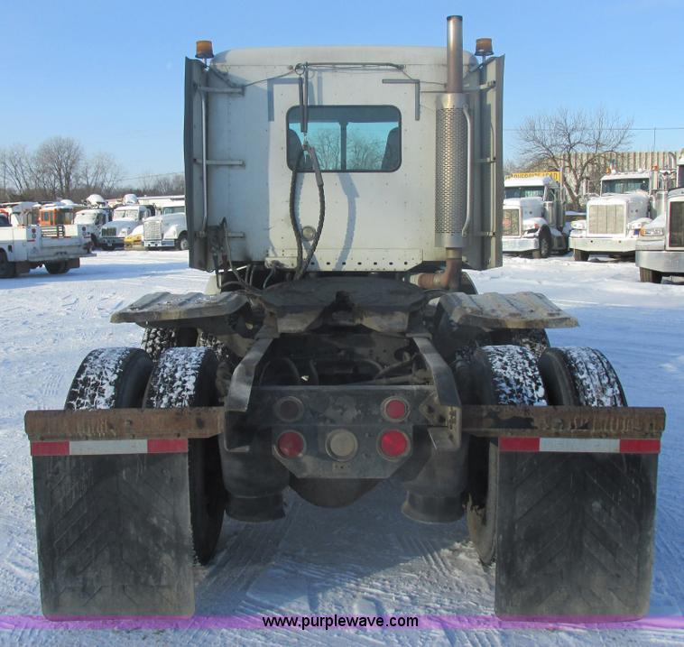 image for item E5249 2000 Freightliner Century Class semi truck