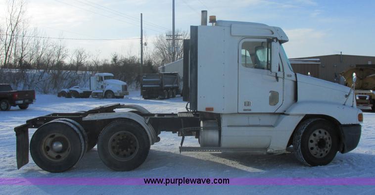 image for item E5249 2000 Freightliner Century Class semi truck