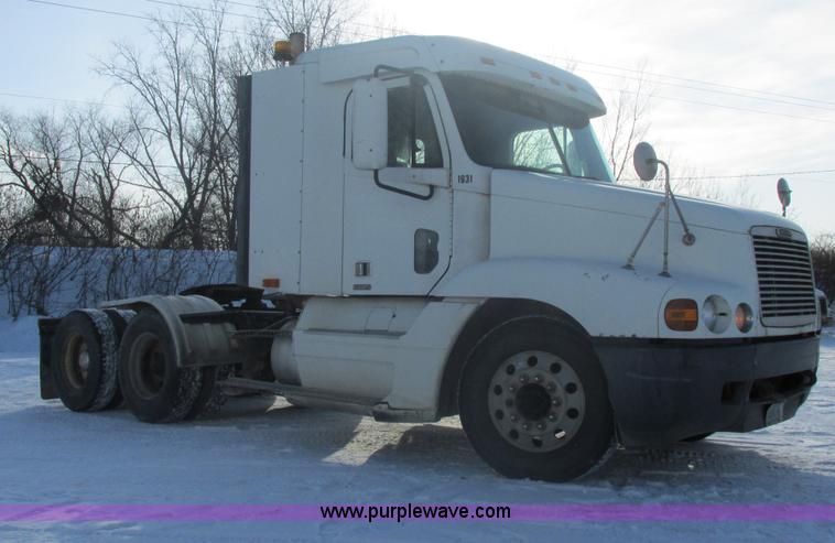 image for item E5249 2000 Freightliner Century Class semi truck