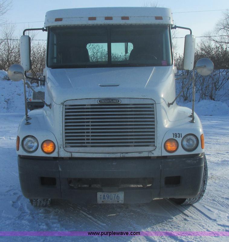 image for item E5249 2000 Freightliner Century Class semi truck