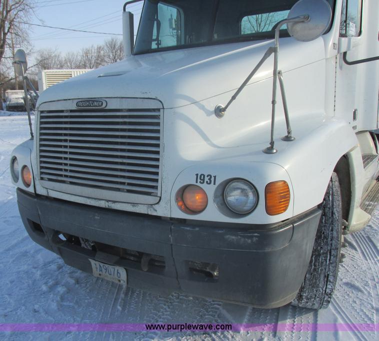 image for item E5249 2000 Freightliner Century Class semi truck
