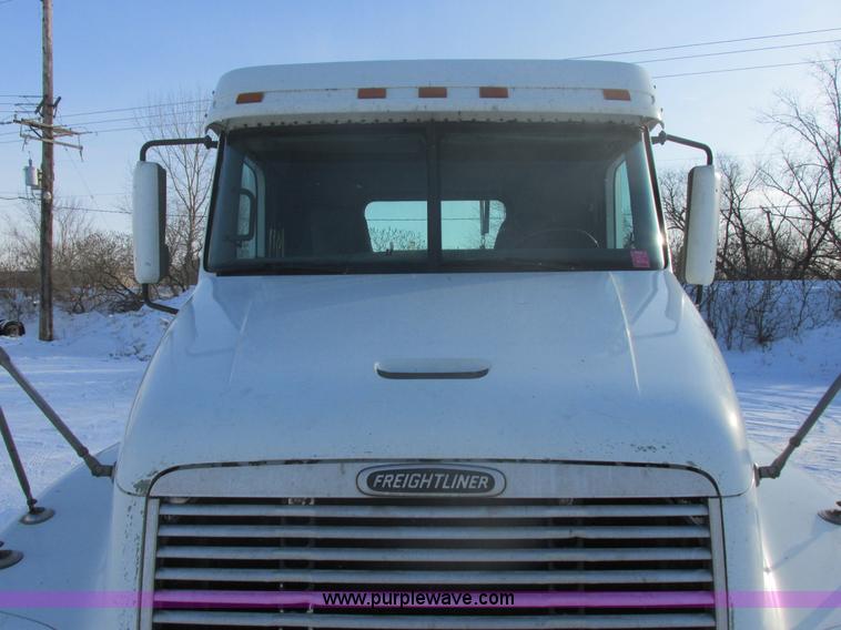 image for item E5249 2000 Freightliner Century Class semi truck