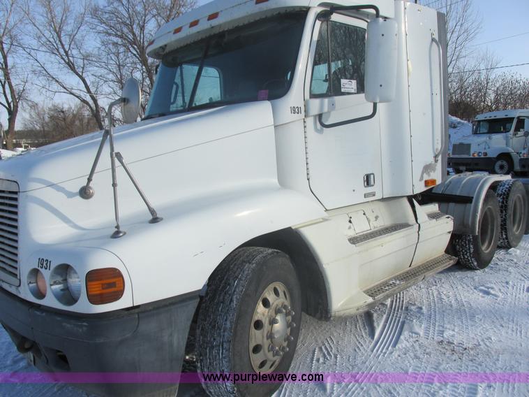 image for item E5249 2000 Freightliner Century Class semi truck