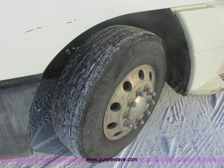 image for item E5249 2000 Freightliner Century Class semi truck