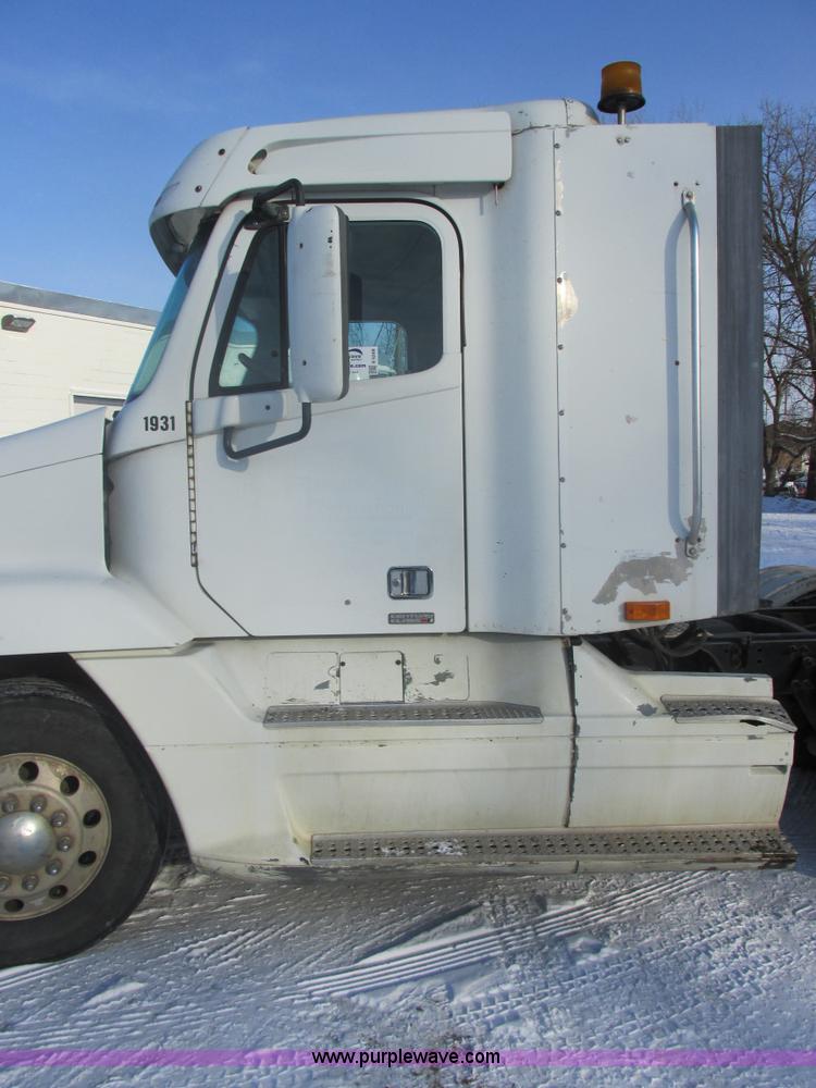 image for item E5249 2000 Freightliner Century Class semi truck