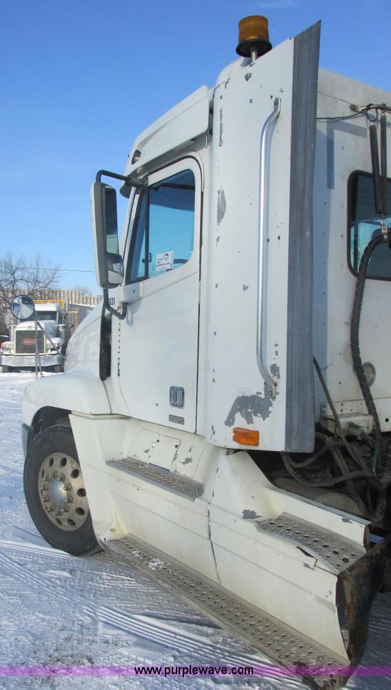 image for item E5249 2000 Freightliner Century Class semi truck