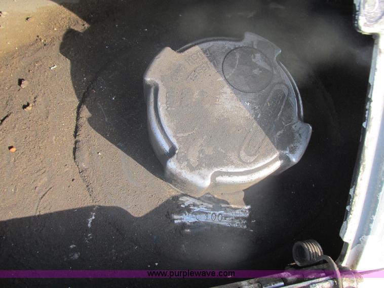 image for item E5249 2000 Freightliner Century Class semi truck