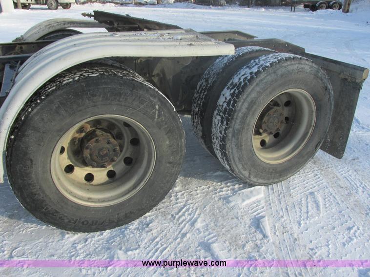 image for item E5249 2000 Freightliner Century Class semi truck