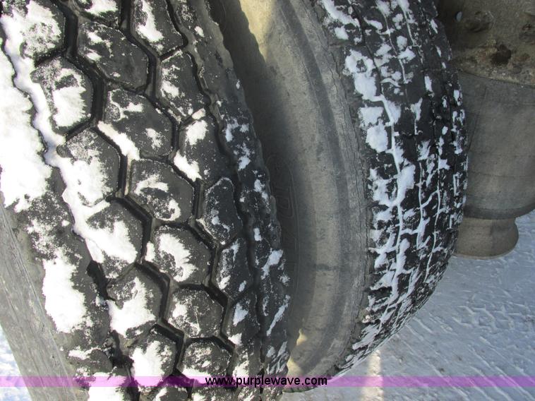 image for item E5249 2000 Freightliner Century Class semi truck