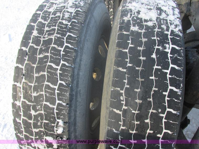 image for item E5249 2000 Freightliner Century Class semi truck