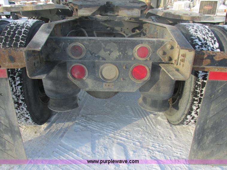 image for item E5249 2000 Freightliner Century Class semi truck