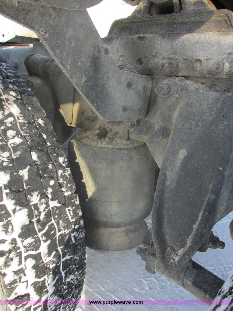 image for item E5249 2000 Freightliner Century Class semi truck