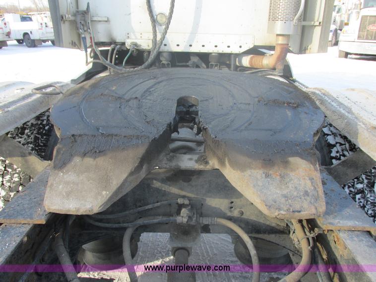 image for item E5249 2000 Freightliner Century Class semi truck