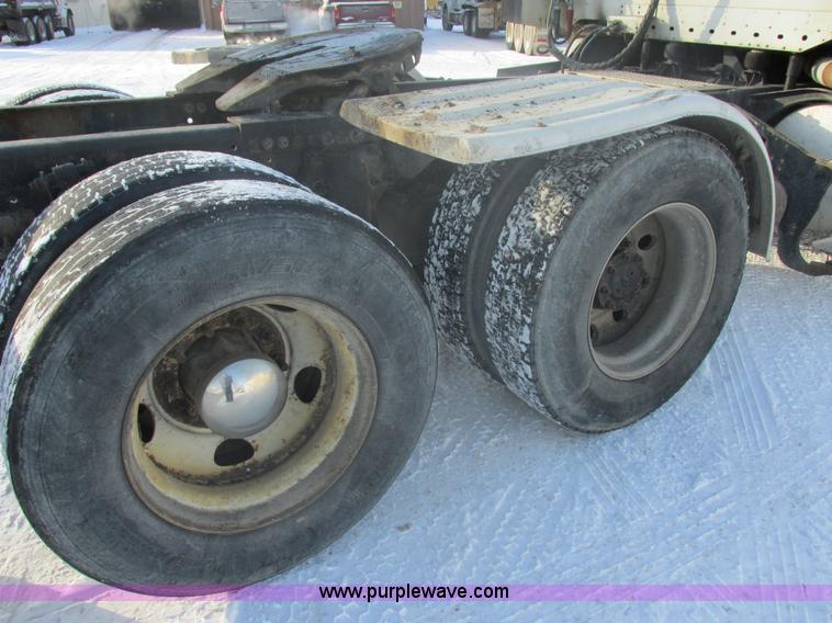 image for item E5249 2000 Freightliner Century Class semi truck