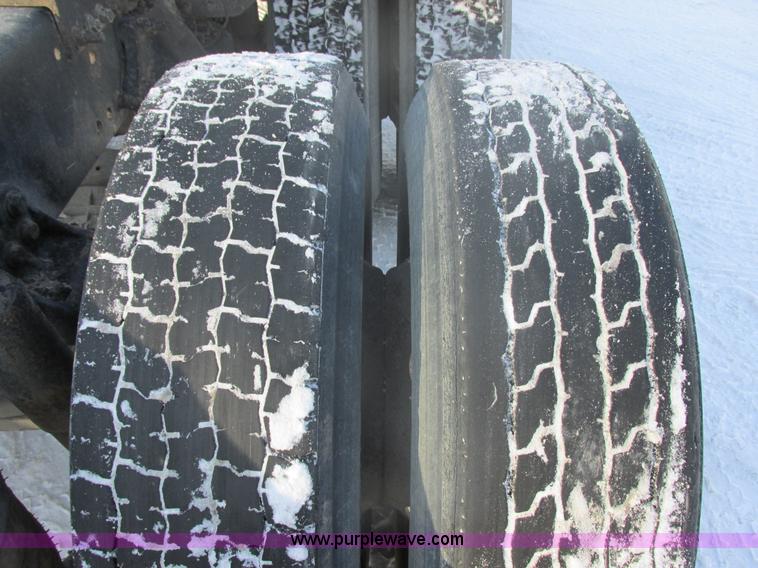 image for item E5249 2000 Freightliner Century Class semi truck