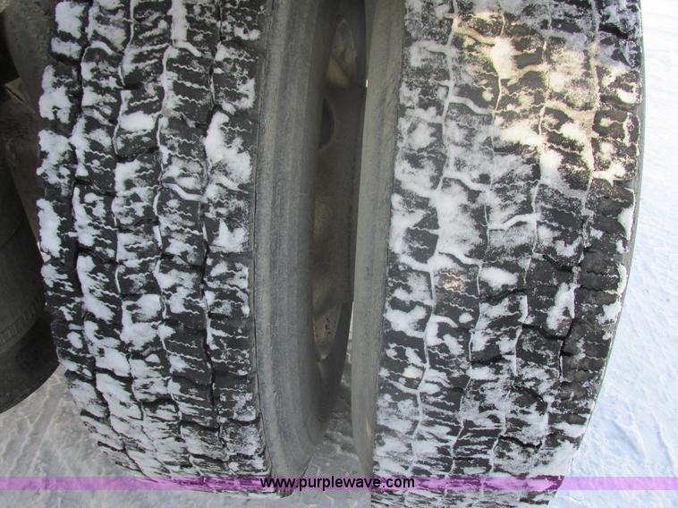 image for item E5249 2000 Freightliner Century Class semi truck