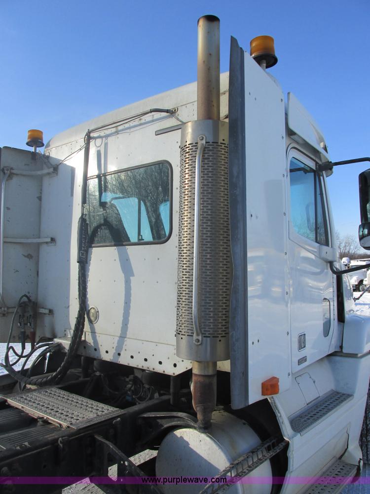 image for item E5249 2000 Freightliner Century Class semi truck