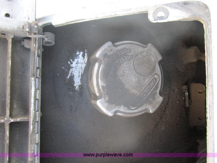 image for item E5249 2000 Freightliner Century Class semi truck