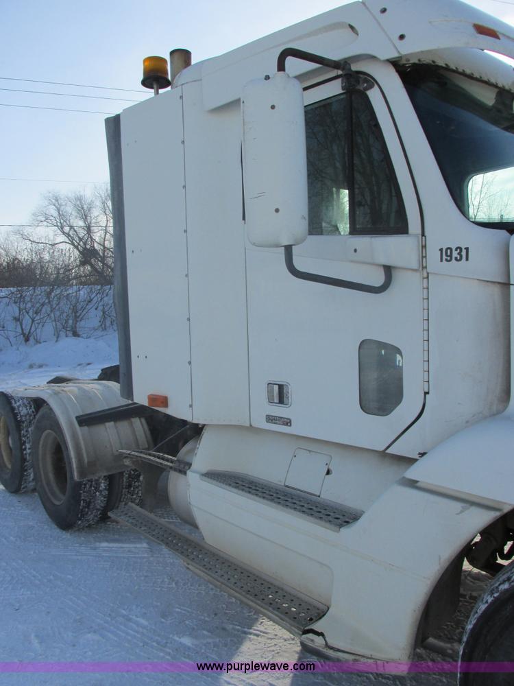 image for item E5249 2000 Freightliner Century Class semi truck